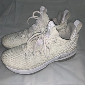 Nike LEBRON 15 low WHITE A01755-100 SIZE 11